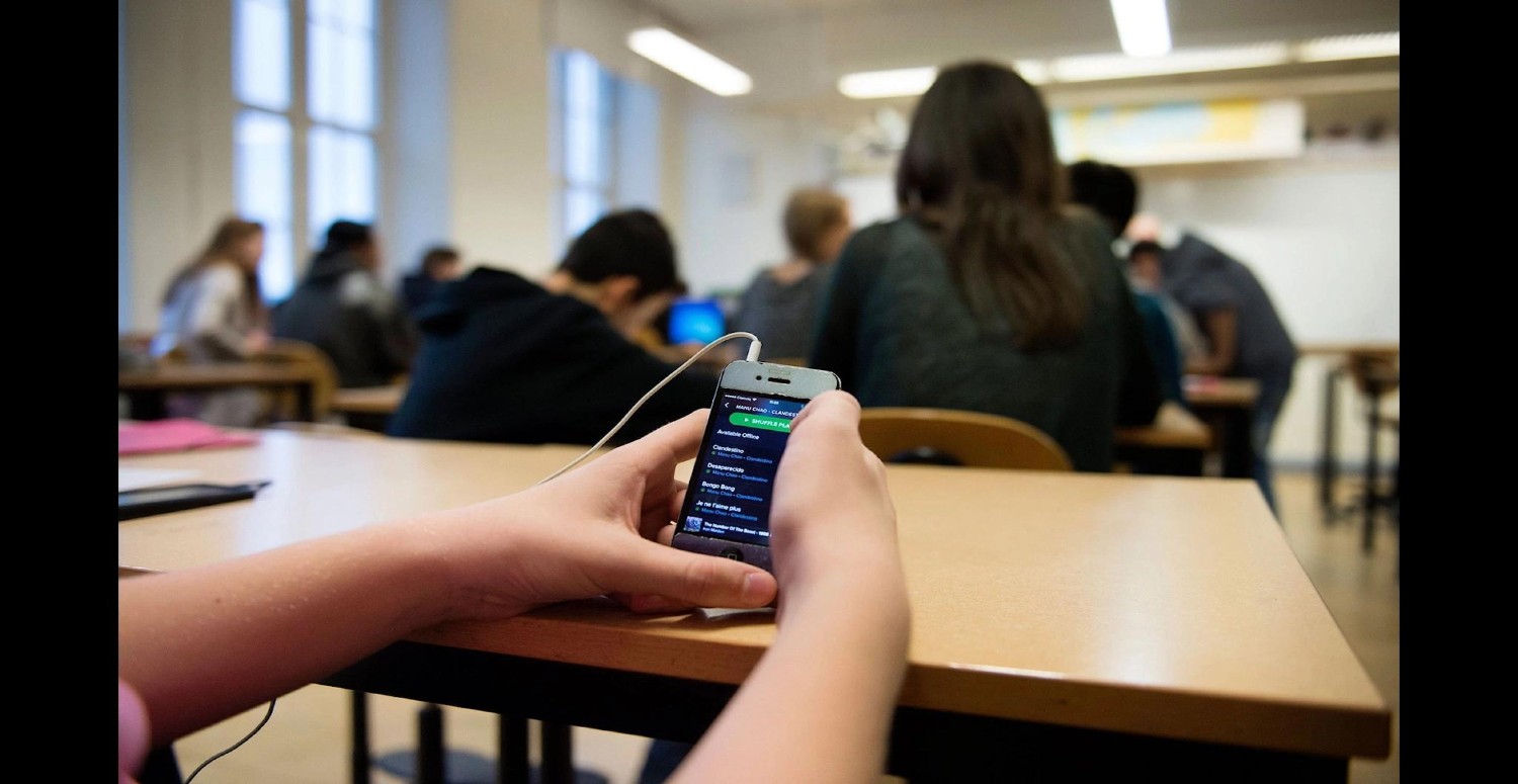 OKULLARDA CEP TELEFONU YASAĞI