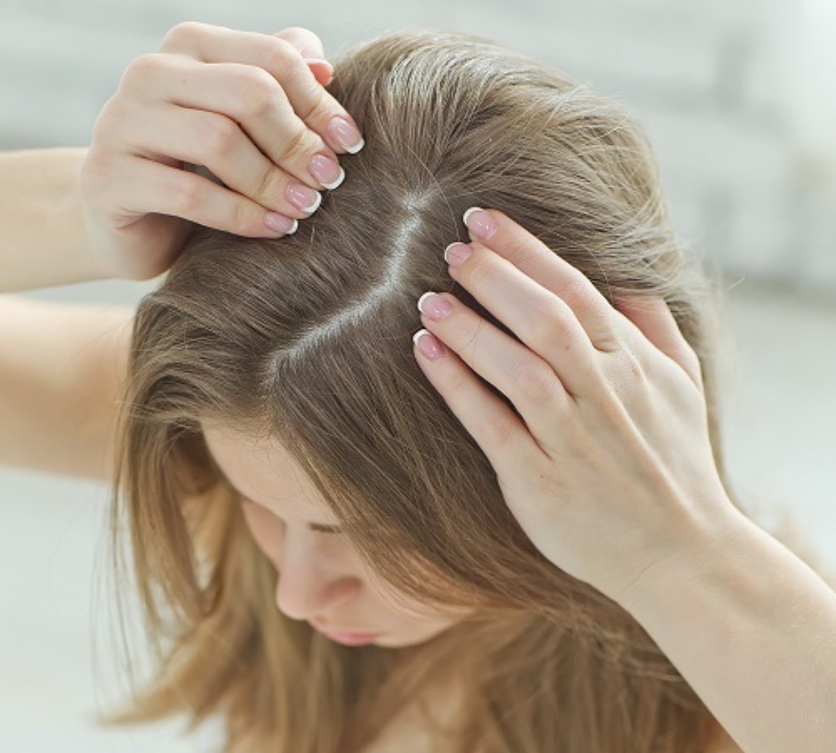 Saç dökülmesini bıçak gibi kesen yöntem