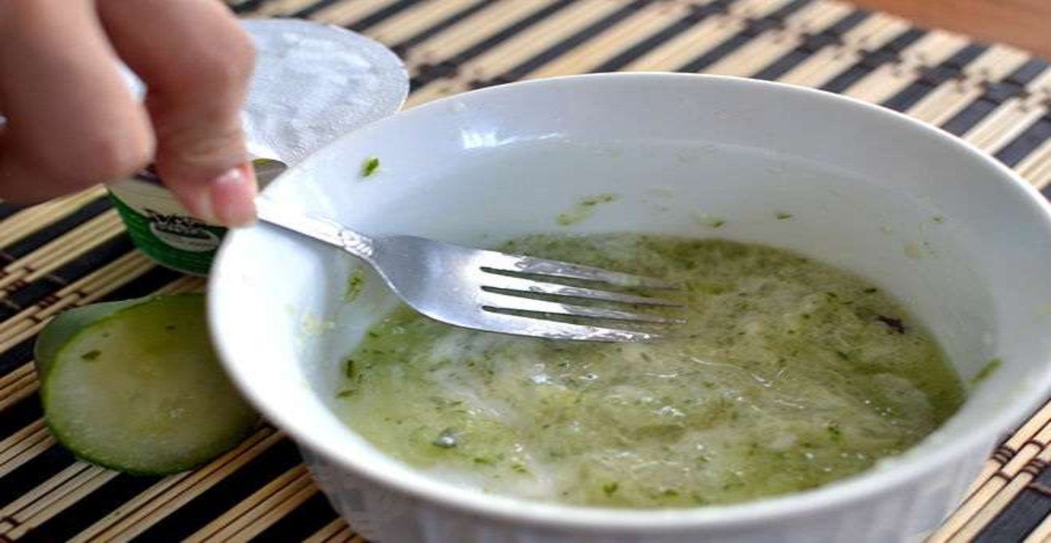 SALATALIK VE YOĞURT MASKESİ