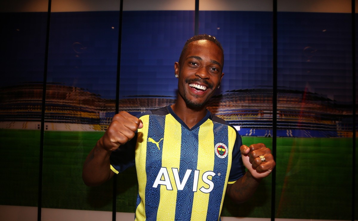 sarı lacivertli takımda 9 ayrılık