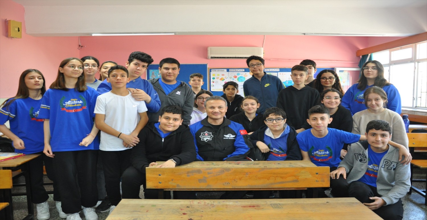 Alper Gezeravcı eski okulunu ziyaret etti