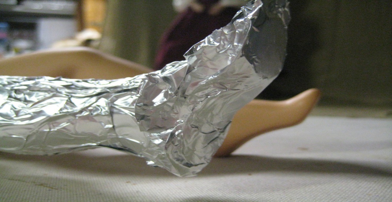 ALÜMİNYUM FOLYO AYAĞA SARINCA ETKİSİ