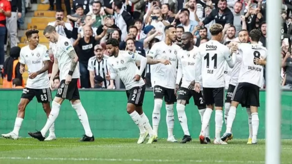 Beşiktaş'ta 9 oyuncu yolun sonuna geldi