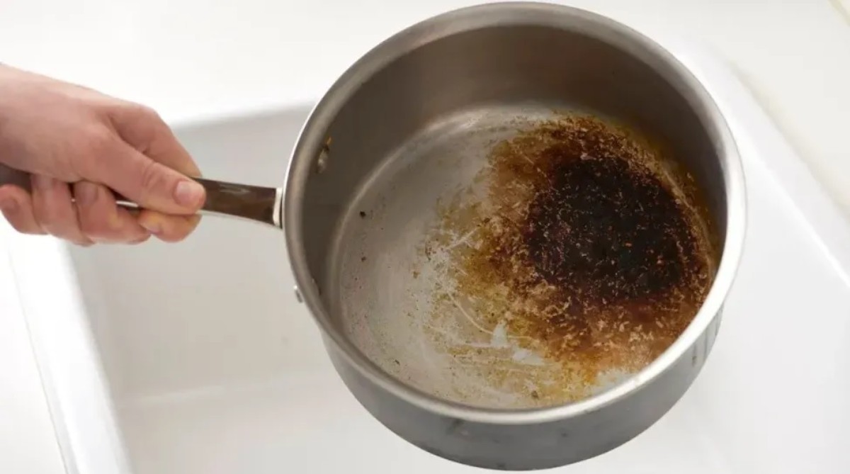 Çelik tenceredeki yemeklerin dibi tutuyorsa bunu deneyin