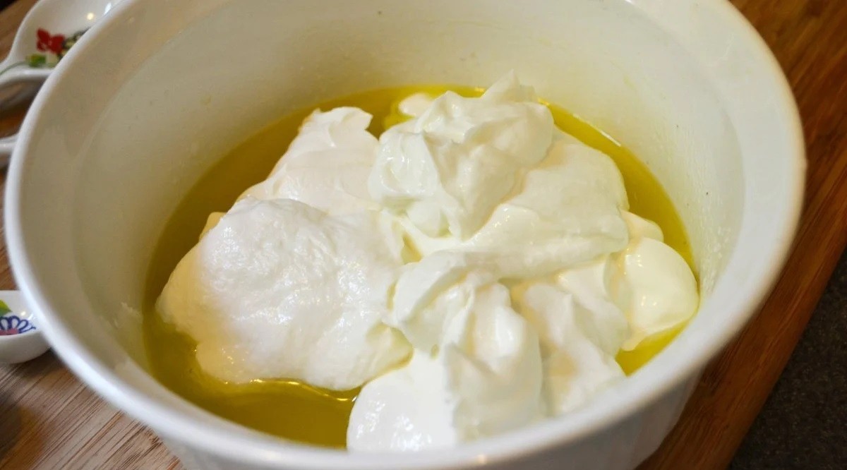 Yoğurdun içine bir kaşık ekleyince vücudu yeniliyor