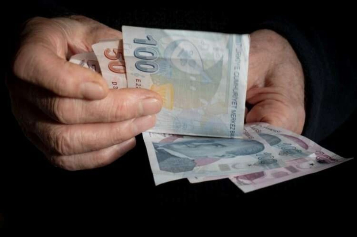 Emekli aylığını bu tarihlerde alanlar dikkat! 12.000 TL ödeme için onay çıktı