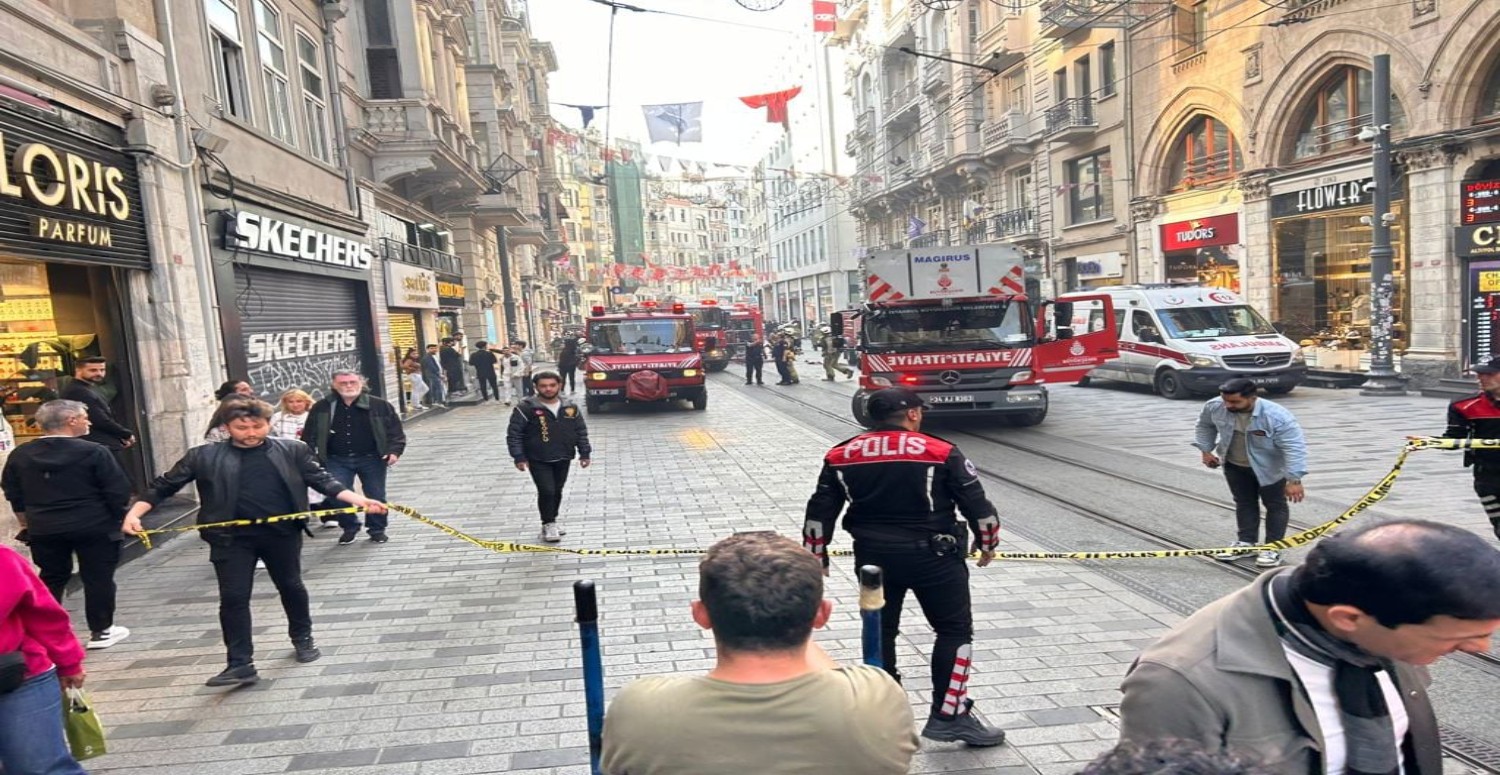 İstiklal Caddesi’nde yangın: Ekipler müdahale ediyor