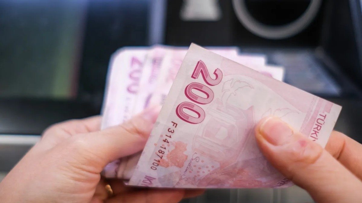 Maaşını o bankaya taşıyan emekli yaşadı! 12.000 TL 3 günde hesaba yatacak