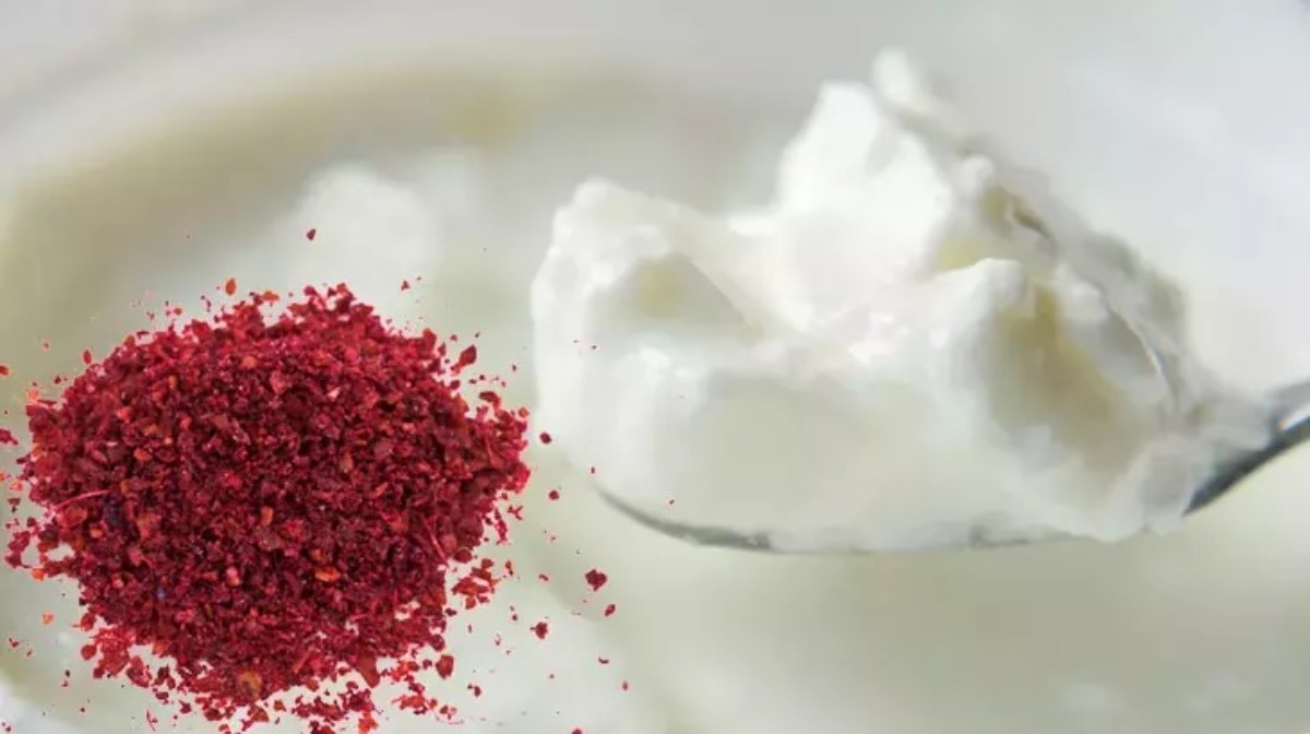 SUMAKLI YOĞURDUN SAĞLIĞA FAYDALARI