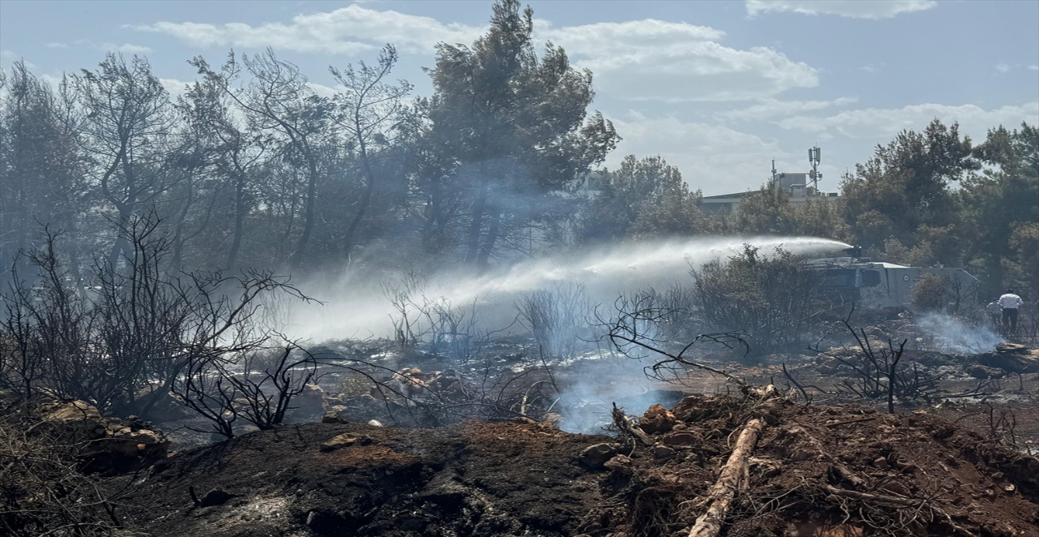 Antalya’da iki ayrı noktada orman yangını: Konyaaltı ve Aksu yanıyor
