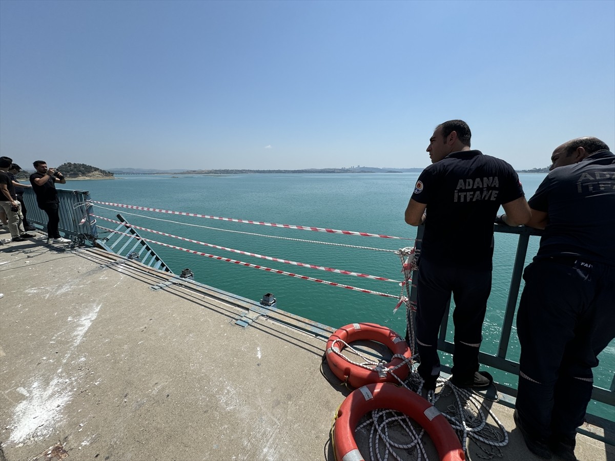 Adana'nın merkez Çukurova ilçesinde, köprüden baraj gölüne düşen otomobilde oldukları...