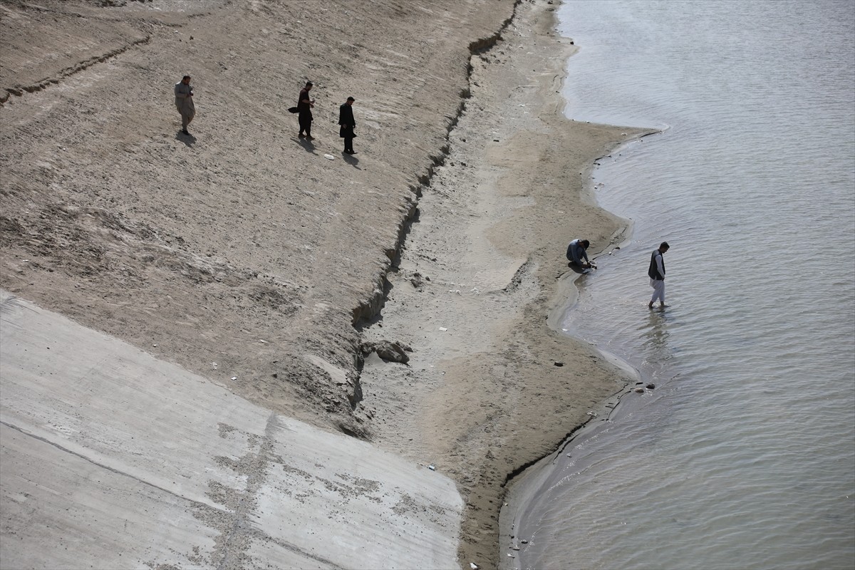 Afganistan'ın kuzeyine su getirilerek geniş çorak alanları tarım arazisine dönüştürme hedefiyle...