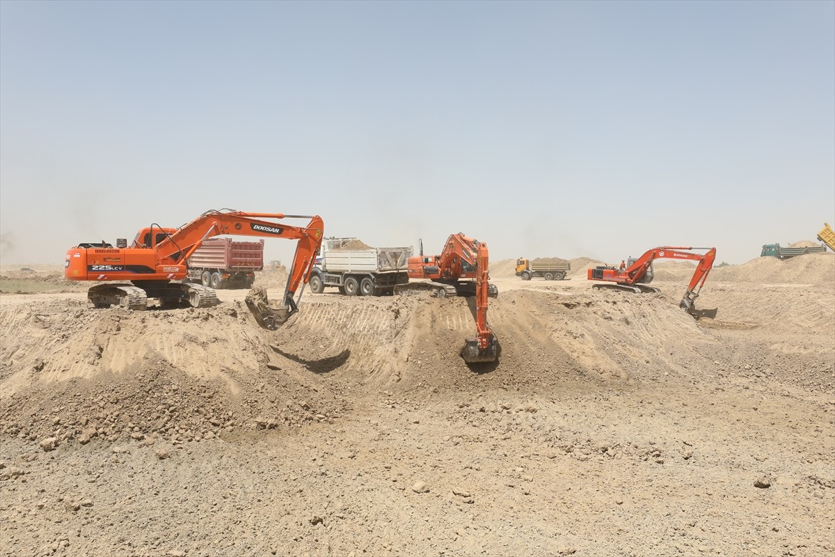 Afganistan'ın kuzeyine su getirilerek geniş çorak alanları tarım arazisine dönüştürme hedefiyle...