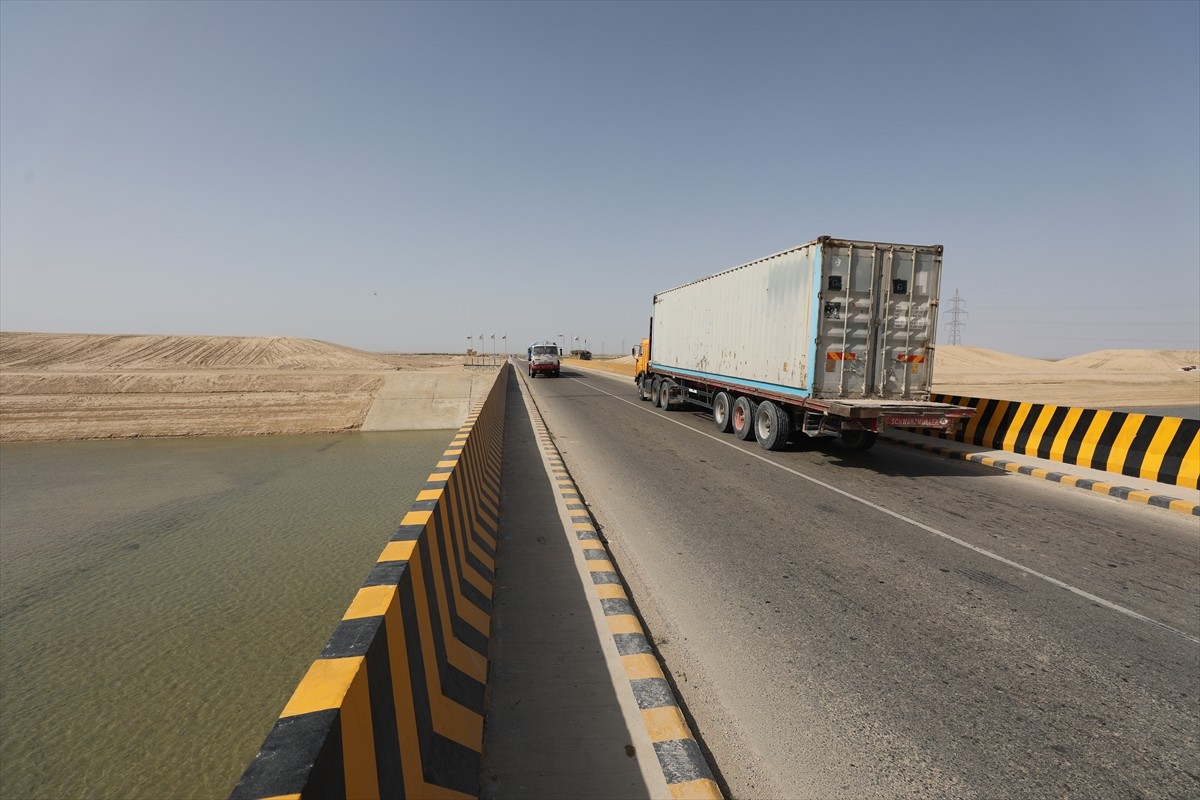 Afganistan'ın kuzeyine su getirilerek geniş çorak alanları tarım arazisine dönüştürme hedefiyle...