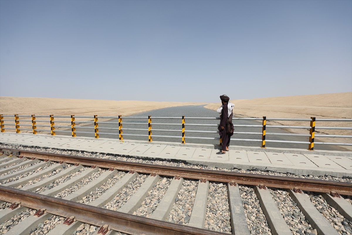 Afganistan'ın kuzeyine su getirilerek geniş çorak alanları tarım arazisine dönüştürme hedefiyle...