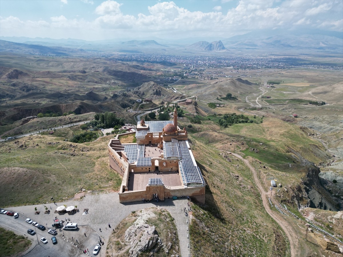 Ağrı'nın Doğubayazıt ilçesinde Osmanlı'nın Anadolu'daki en seçkin eserleri arasında yer alan...