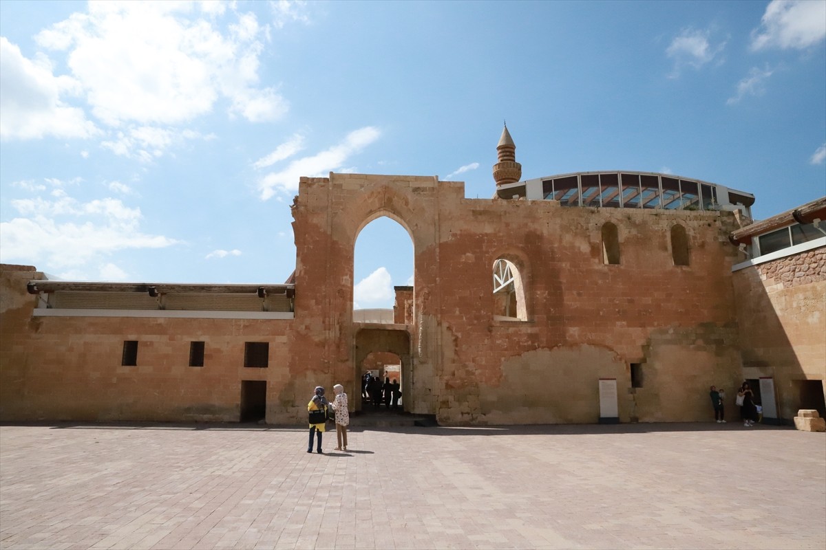 Ağrı'nın Doğubayazıt ilçesinde Osmanlı'nın Anadolu'daki en seçkin eserleri arasında yer alan...