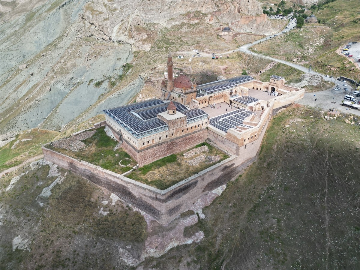 Ağrı'nın Doğubayazıt ilçesinde Osmanlı'nın Anadolu'daki en seçkin eserleri arasında yer alan...