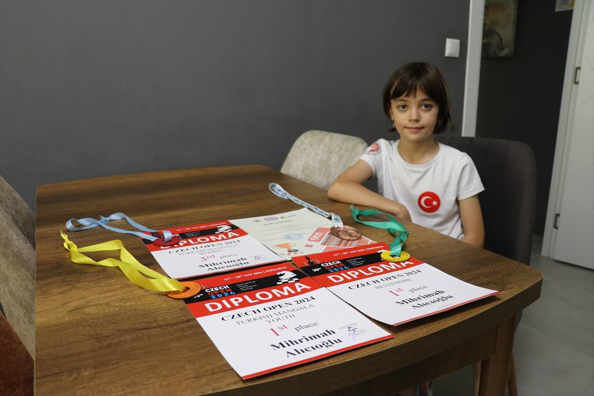 Amasya'da 6 yaşında annesinin yönlendirmesiyle zeka oyunlarına başlayan 9 yaşındaki Mihrimah...