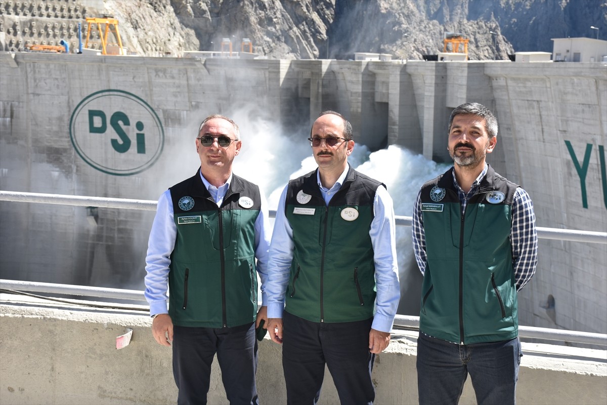 Artvin'de, temelden 275 metre gövde yüksekliğiyle Türkiye'nin en yüksek, dünyanın ise 5'inci...