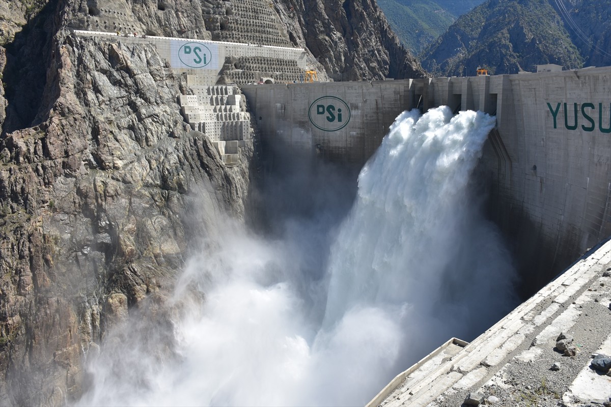 Artvin'de, temelden 275 metre gövde yüksekliğiyle Türkiye'nin en yüksek, dünyanın ise 5'inci...