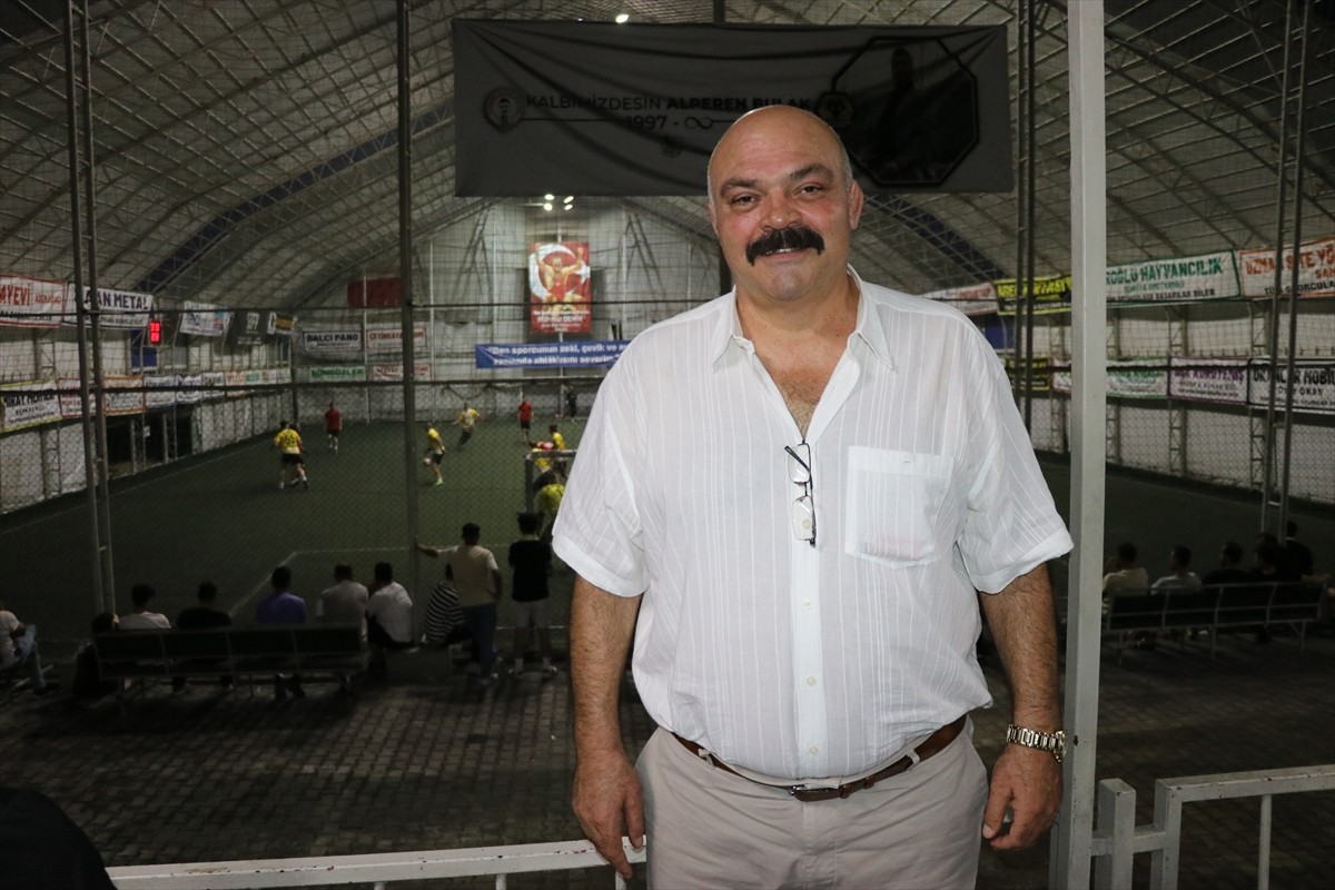 Atlanta 1996 Olimpiyatları'nda şampiyon olan eski milli güreşçi Mahmut Demir (sağda), Paris 2024...