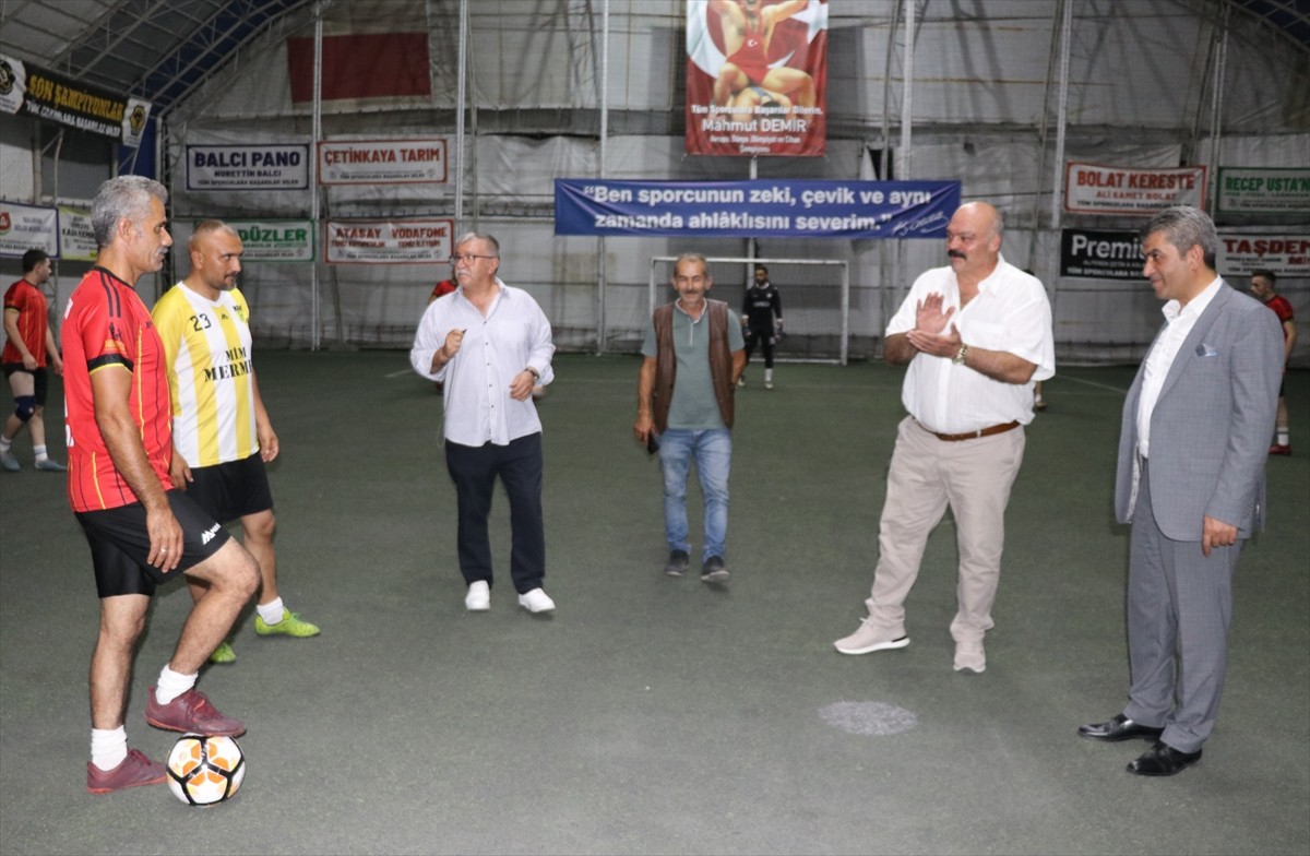 Atlanta 1996 Olimpiyatları'nda şampiyon olan eski milli güreşçi Mahmut Demir (sağda), Paris 2024...