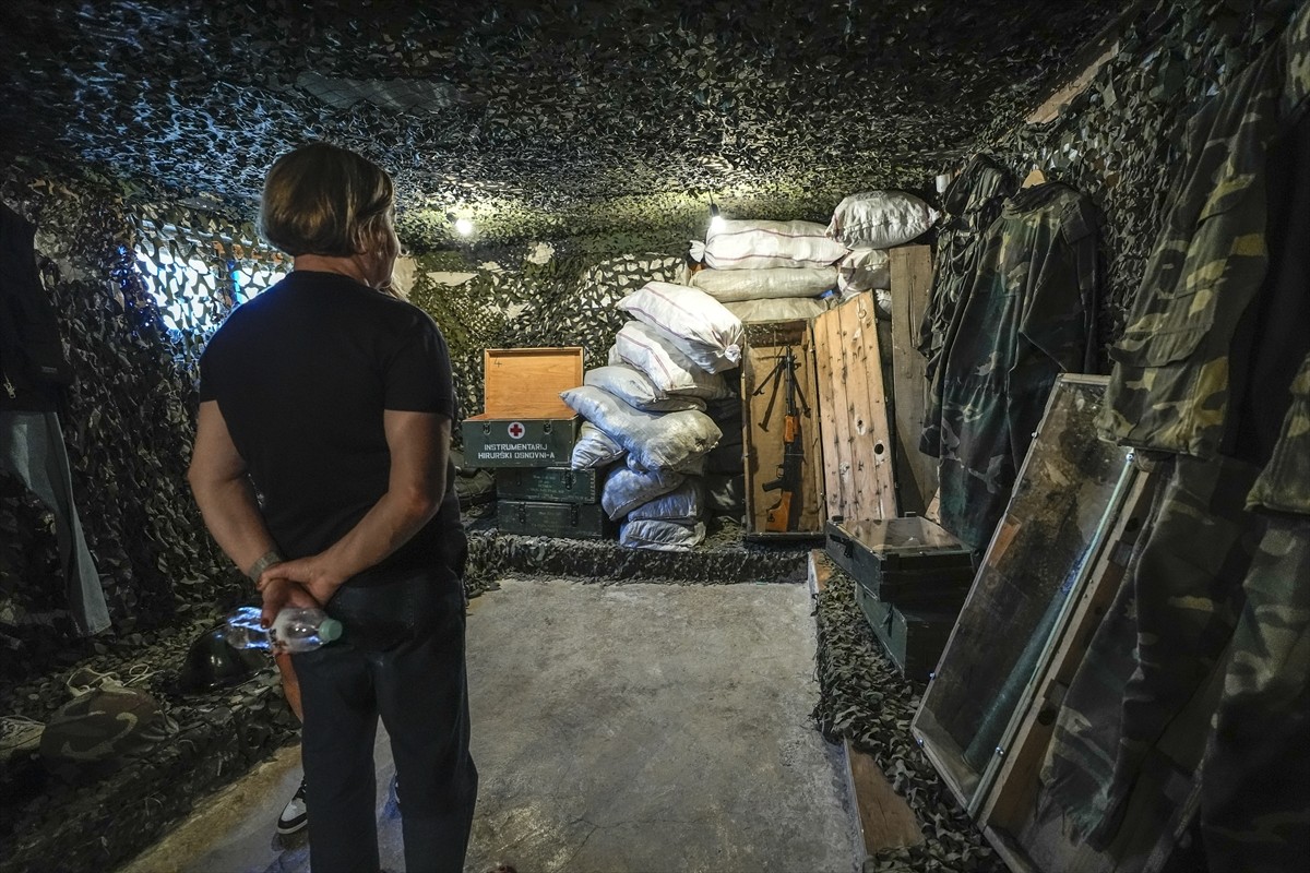 Bosna Hersek'te 1992-1995'teki savaşta kuşatma altında tutulan başkent Saraybosna'nın "dünyaya...