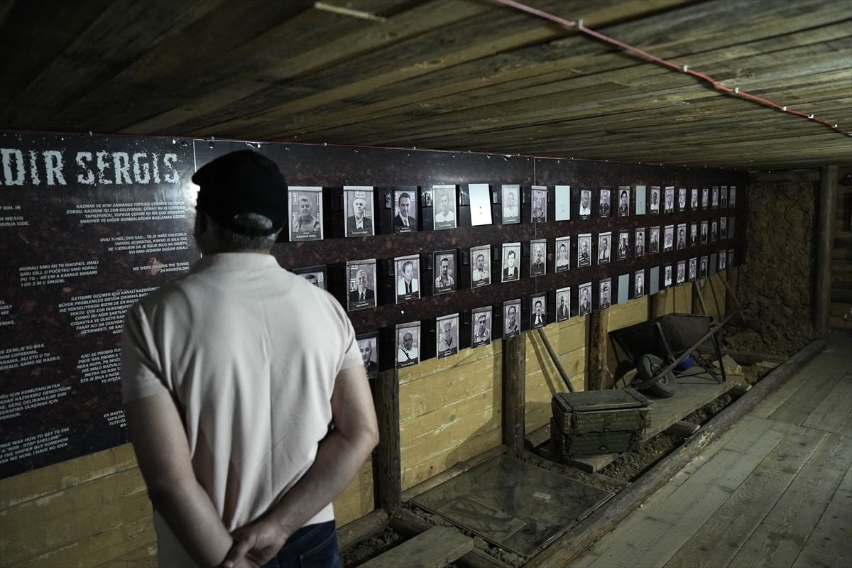 Bosna Hersek'te 1992-1995'teki savaşta kuşatma altında tutulan başkent Saraybosna'nın "dünyaya...