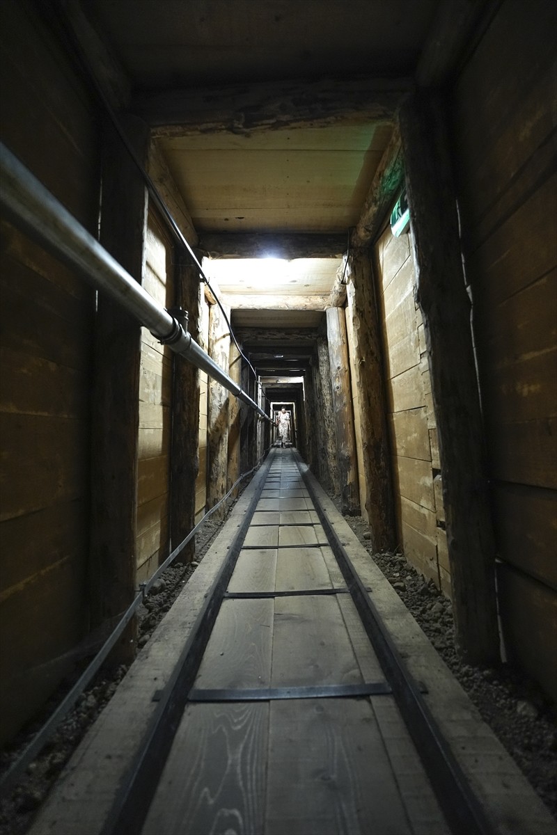 Bosna Hersek'te 1992-1995'teki savaşta kuşatma altında tutulan başkent Saraybosna'nın "dünyaya...