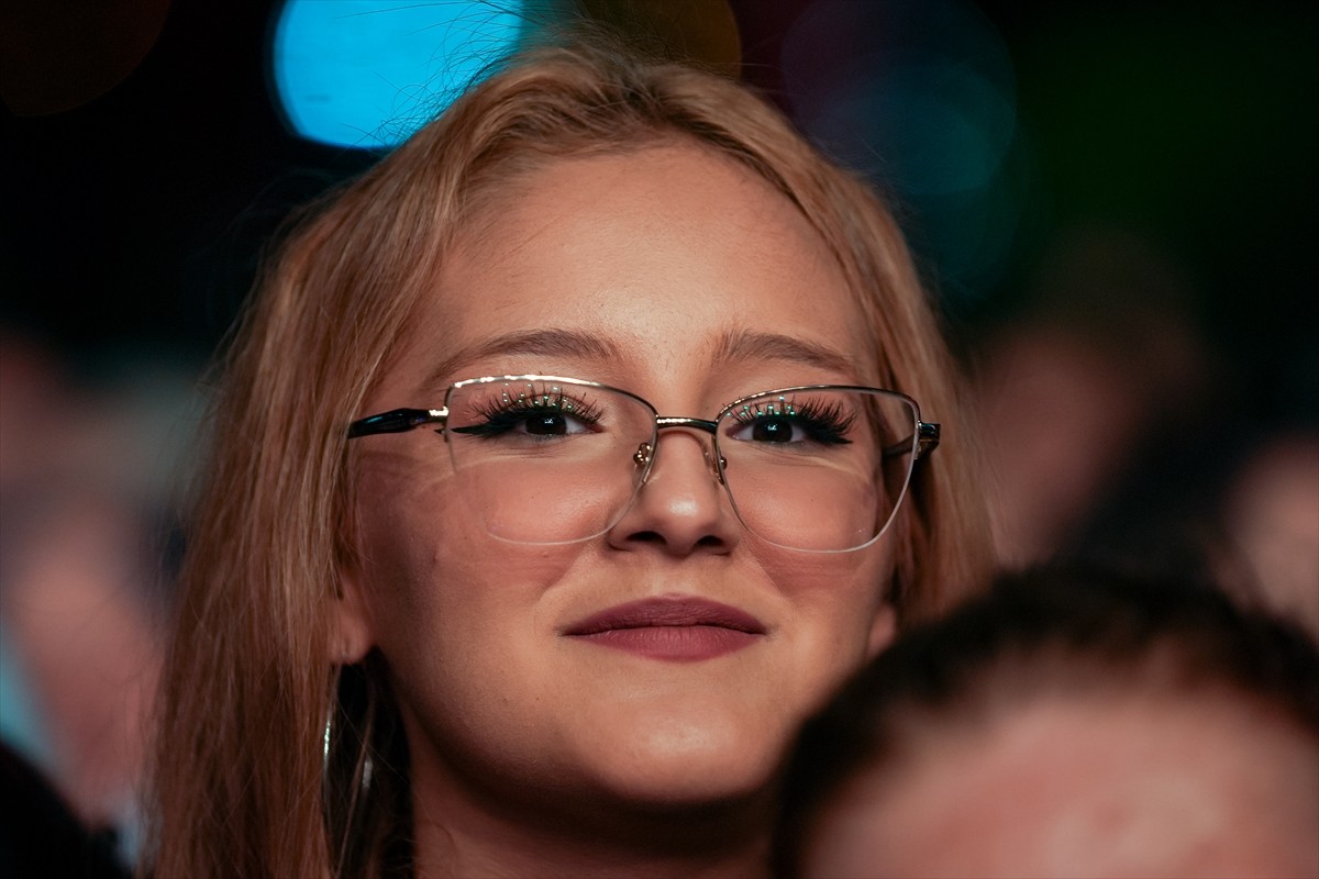 Caz, blues, pop, funk ve elektronik müziği modern tınılarla buluşturan piyanist, besteci, söz...