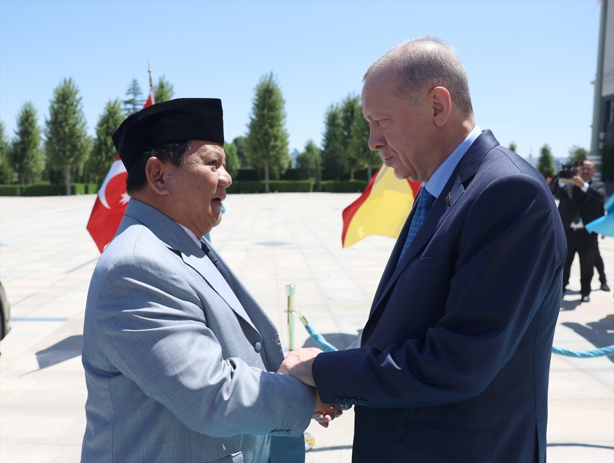 Cumhurbaşkanı Recep Tayyip Erdoğan (sağda), Cumhurbaşkanlığı Külliyesi'nde, Endonezya...