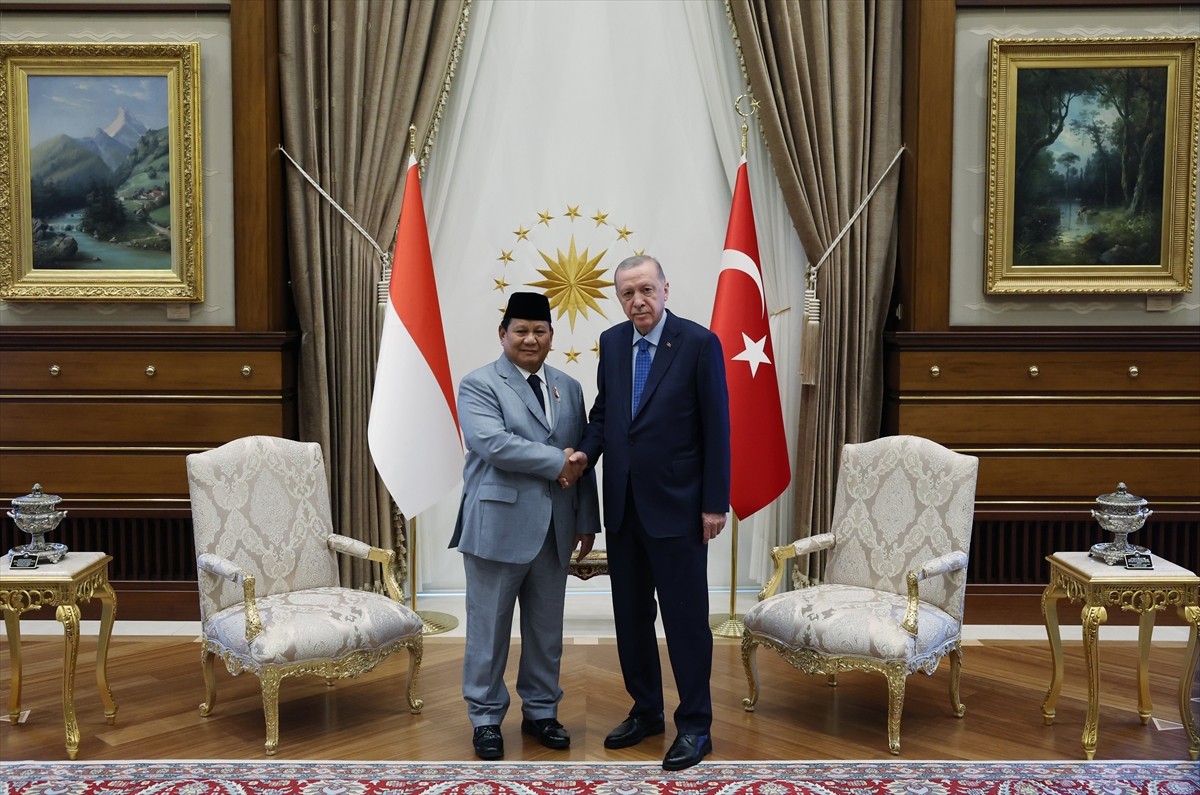 Cumhurbaşkanı Recep Tayyip Erdoğan (sağda), Cumhurbaşkanlığı Külliyesi'nde, Endonezya...