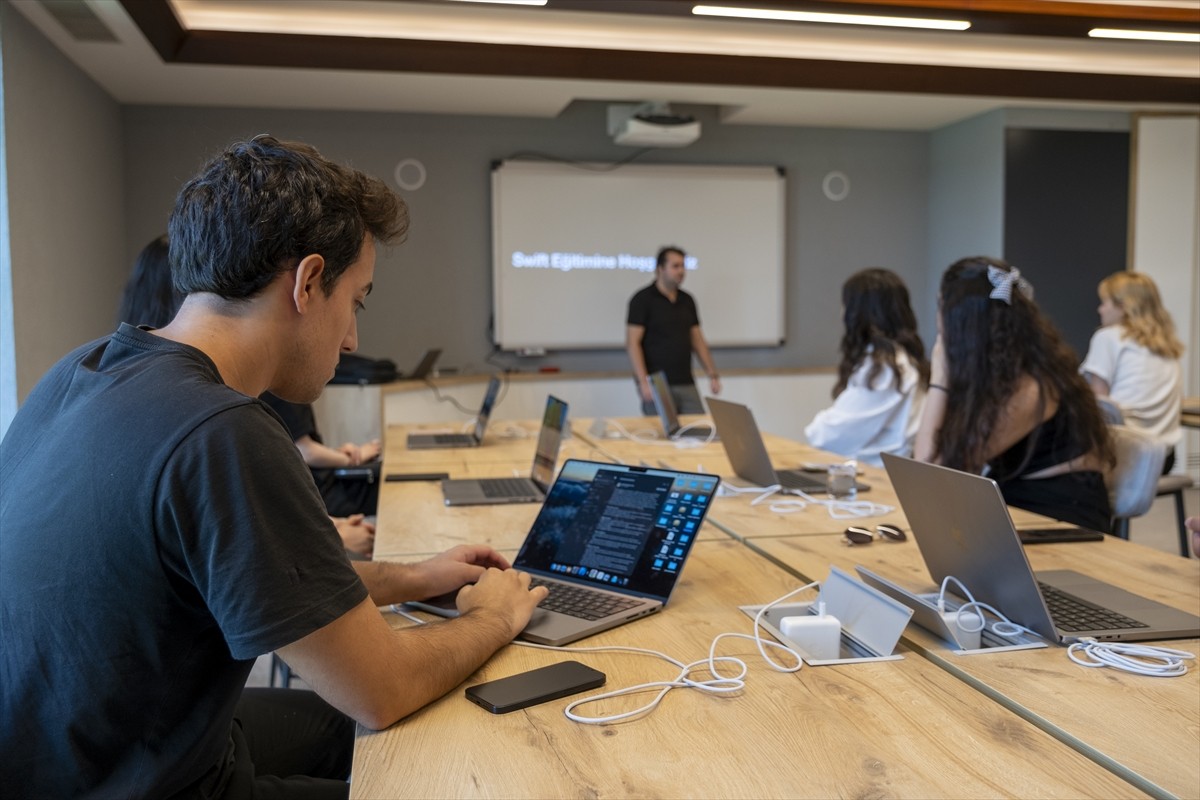 Cumhurbaşkanlığı Dijital Dönüşüm Ofisi koordinasyonunda Cumhurbaşkanlığı Millet Kütüphanesi'nde...