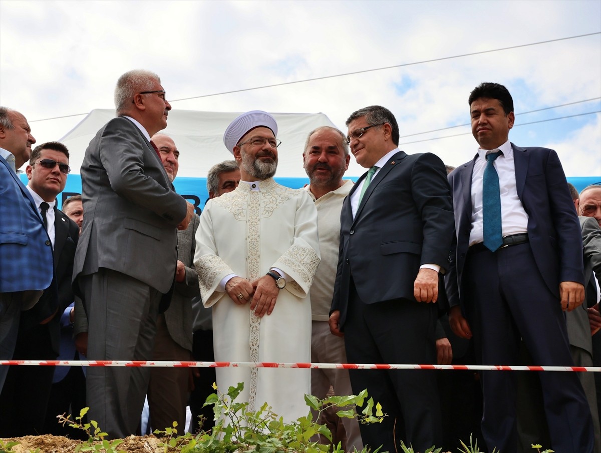 Diyanet İşleri Başkanı Ali Erbaş (sol 5), Sinop Üniversitesi Kampüs Cami temel atma törenine...