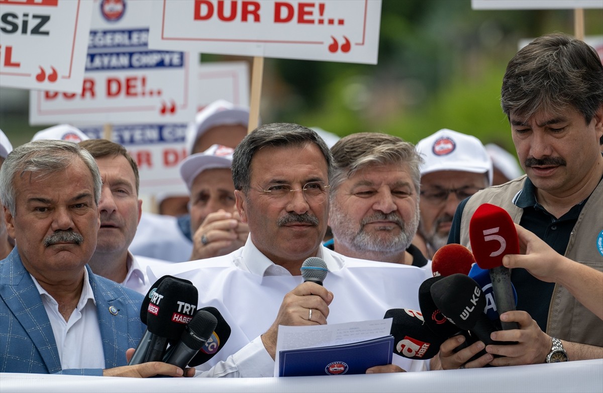 Diyanet-Sen üyeleri, CHP Sözcüsü Deniz Yücel'in, 19 Temmuz Cuma günü camilerde okunan tesettür ve...