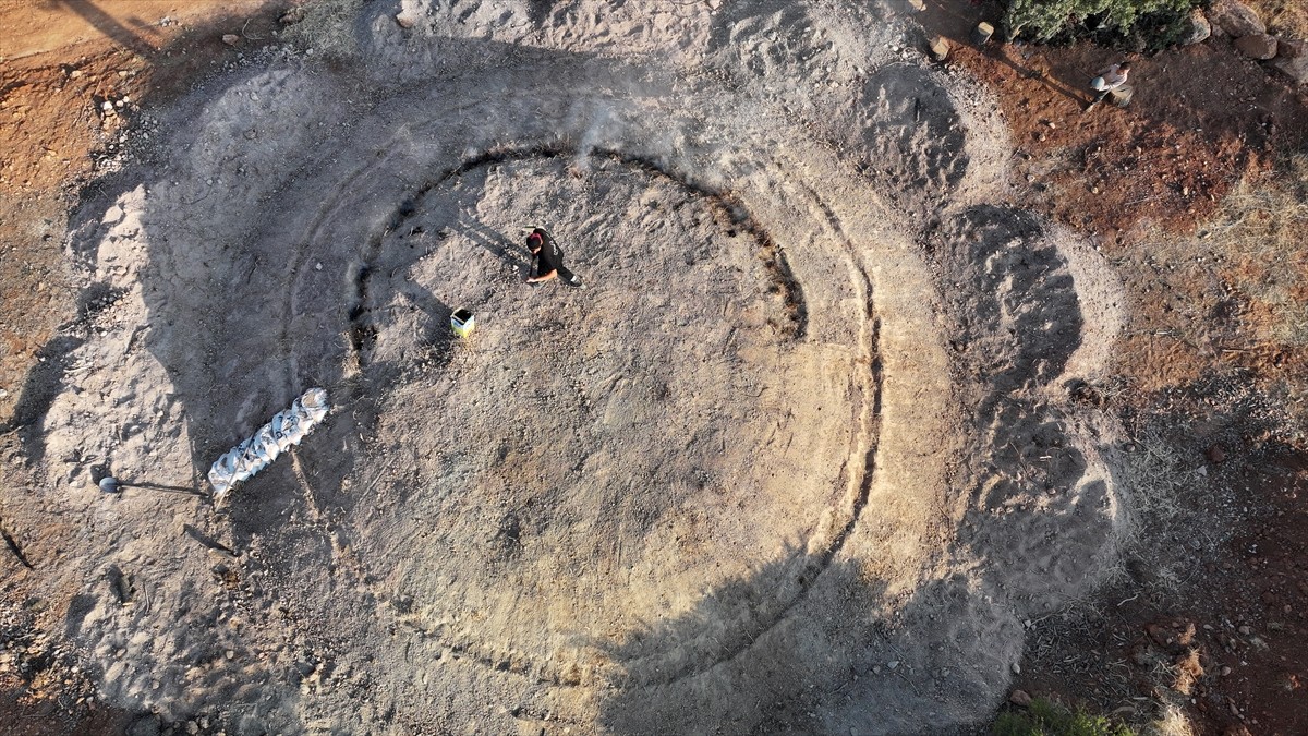 Diyarbakır ve Mardin'den Kayseri'nin Yahyalı ilçesine gelen işçiler, ekmek paralarını evlerinden...
