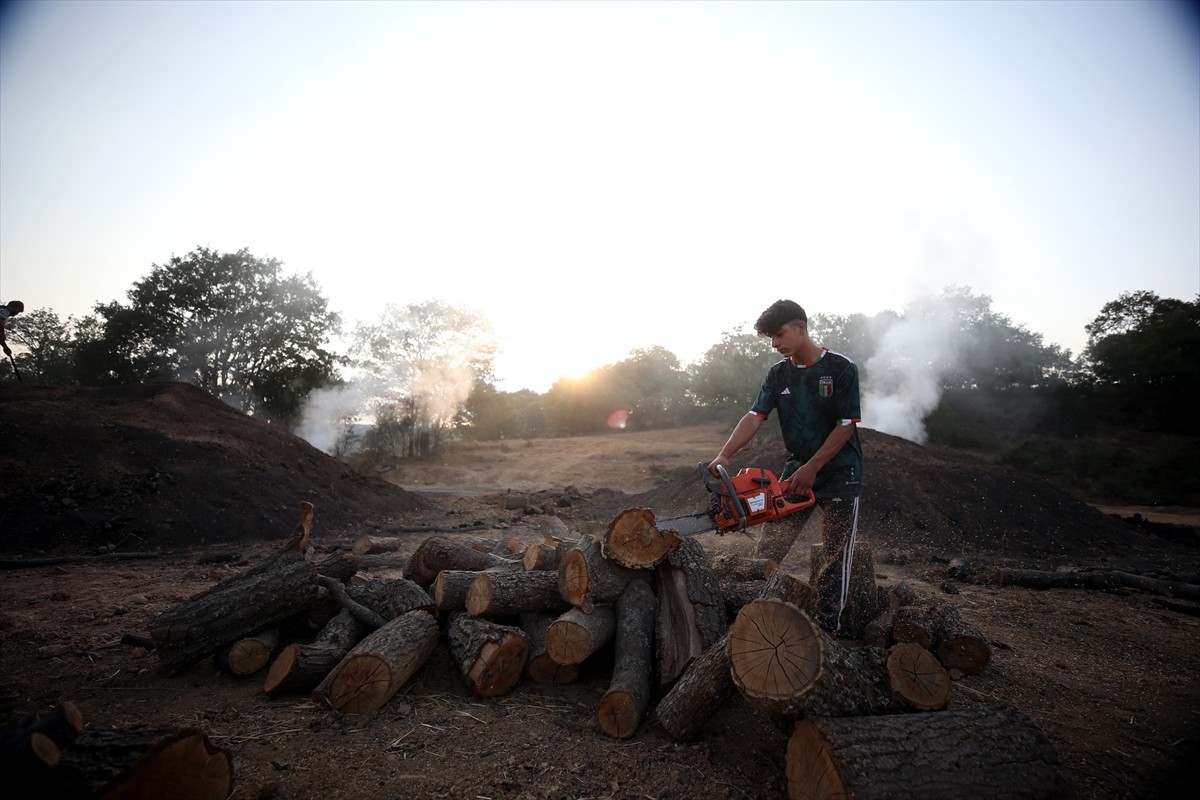 Diyarbakır ve Mardin'den Kayseri'nin Yahyalı ilçesine gelen işçiler, ekmek paralarını evlerinden...