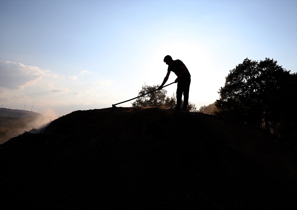 Diyarbakır ve Mardin'den Kayseri'nin Yahyalı ilçesine gelen işçiler, ekmek paralarını evlerinden...