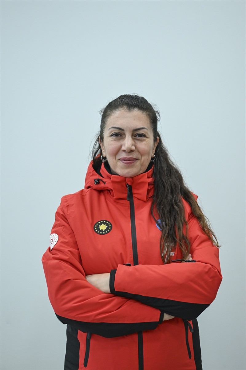 Dördüncü Ulusal Arktik Bilimsel Araştırma Seferi'ni gerçekleştiren, aralarında yabancı bilim...