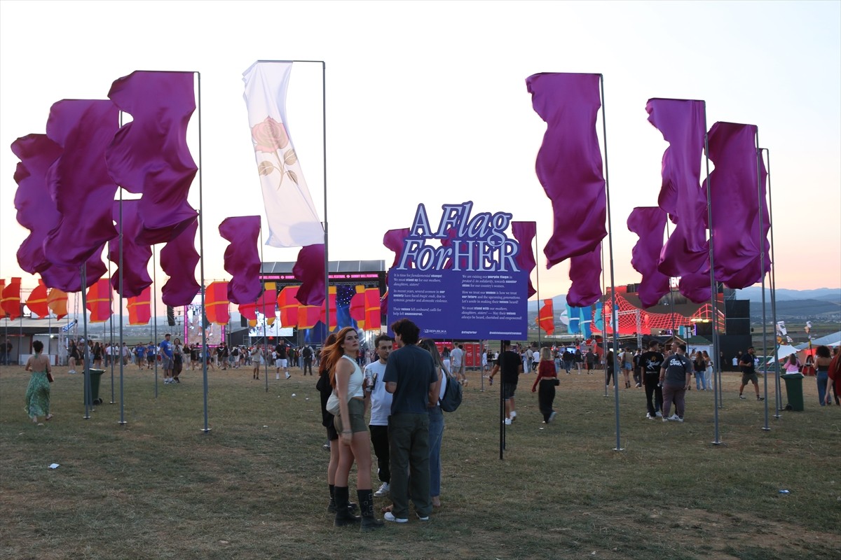 Dünyaca ünlü Kosova asıllı İngiliz şarkıcı Dua Lipa ve babası tarafından Kosova’nın başkenti...