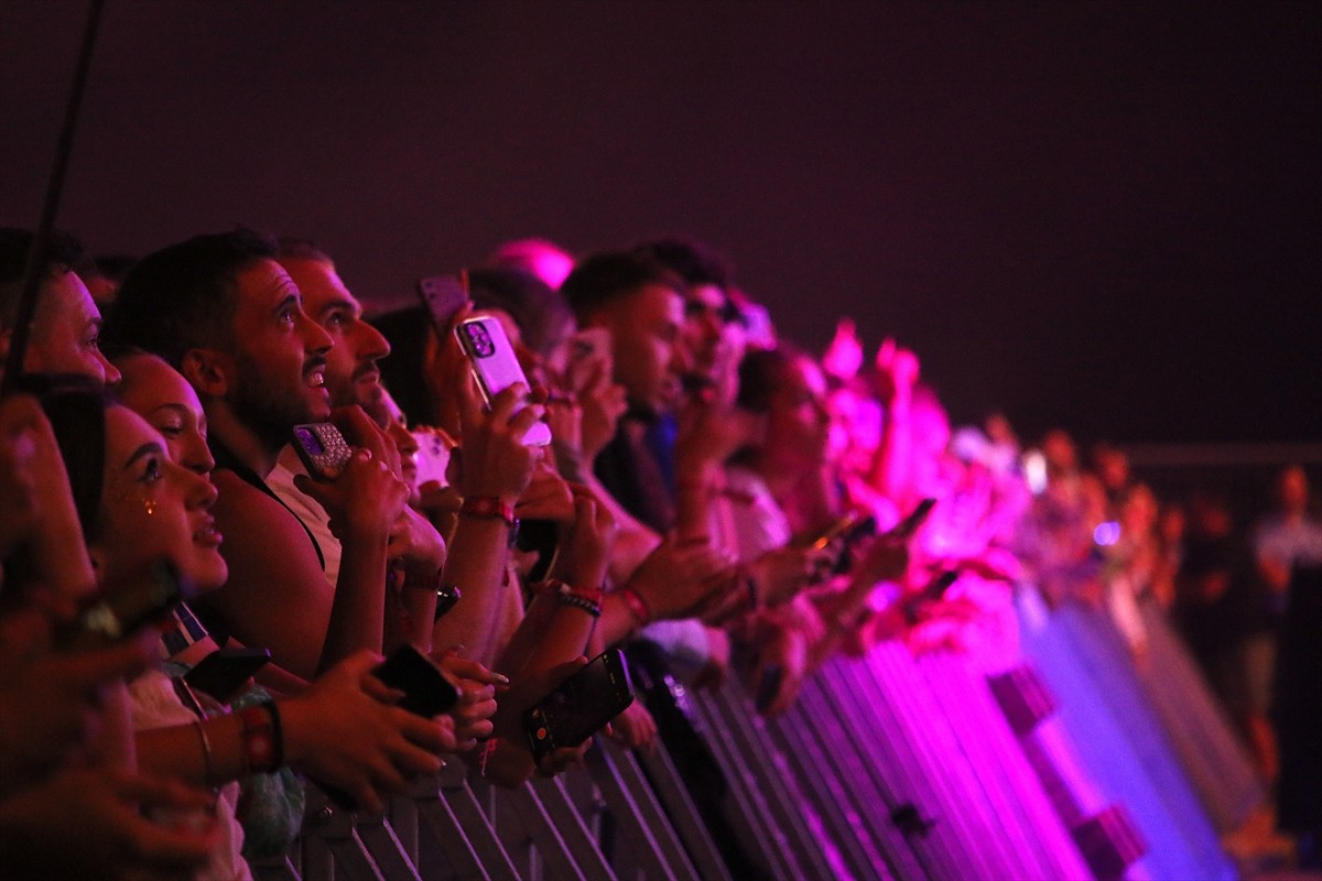 Dünyaca ünlü Kosova asıllı İngiliz şarkıcı Dua Lipa ve babası tarafından Kosova’nın başkenti...