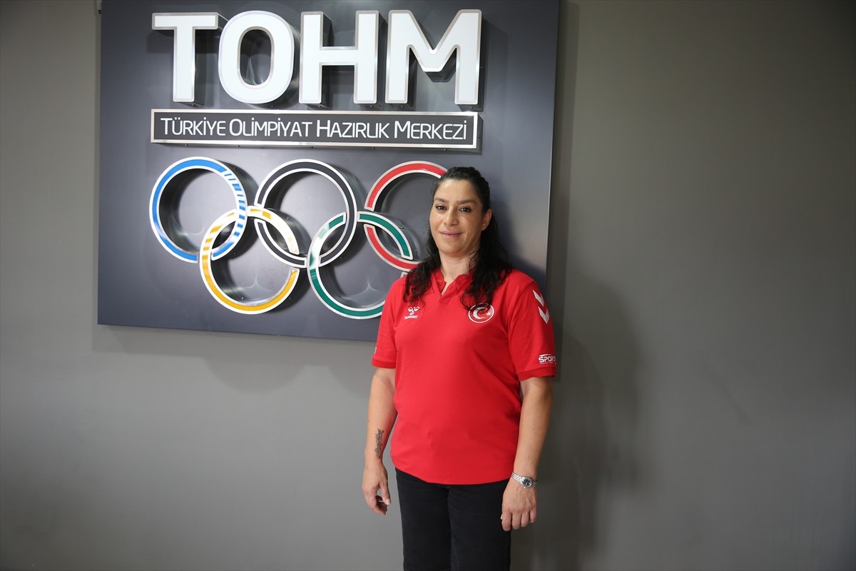 Edirne Türkiye Olimpiyat Hazırlık Merkezi'nde görevli antrenör ve sağlık ekip çalışanları, Paris...