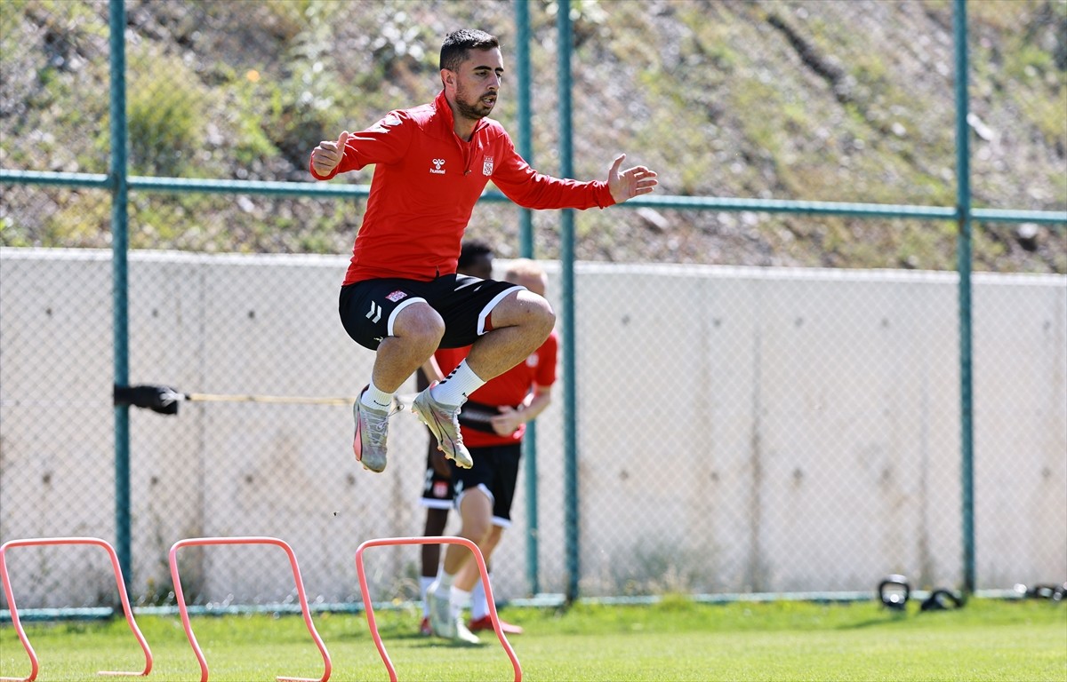 EMS Yapı Sivasspor, 2024-2025 sezonu hazırlıklarının ikinci etap çalışmalarını Erzurum'da teknik...