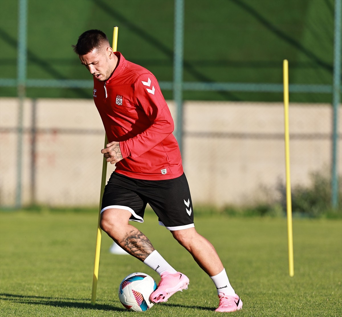 EMS Yapı Sivasspor, 2024-2025 sezonu hazırlıklarının ikinci etap çalışmalarını Erzurum'da teknik...