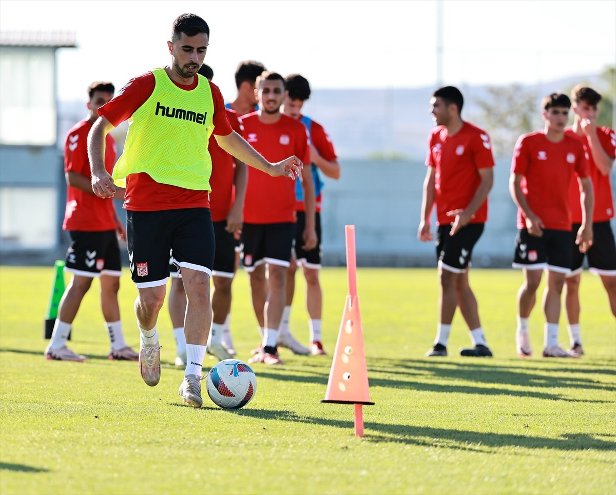 EMS Yapı Sivasspor, 2024-2025 sezonu hazırlıklarının üçüncü etap çalışmalarını...