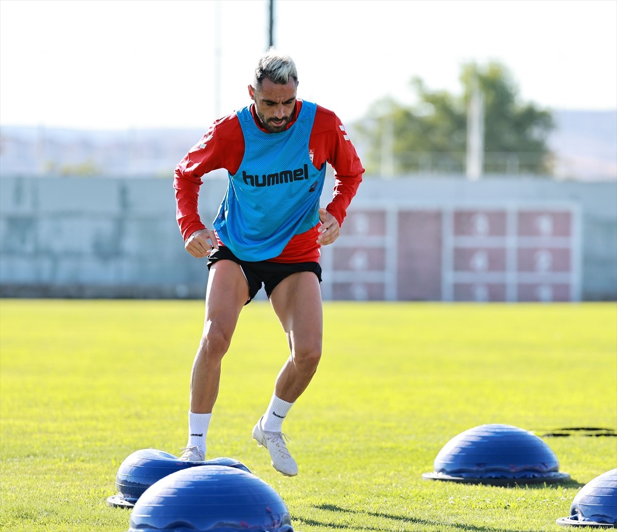 EMS Yapı Sivasspor, 2024-2025 sezonu hazırlıklarının üçüncü etap çalışmalarını...