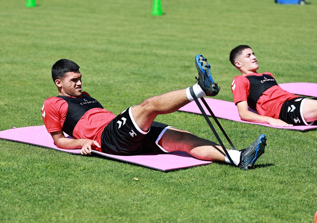 EMS Yapı Sivasspor, 2024-2025 sezonu hazırlıklarının üçüncü etap çalışmalarını teknik direktör...