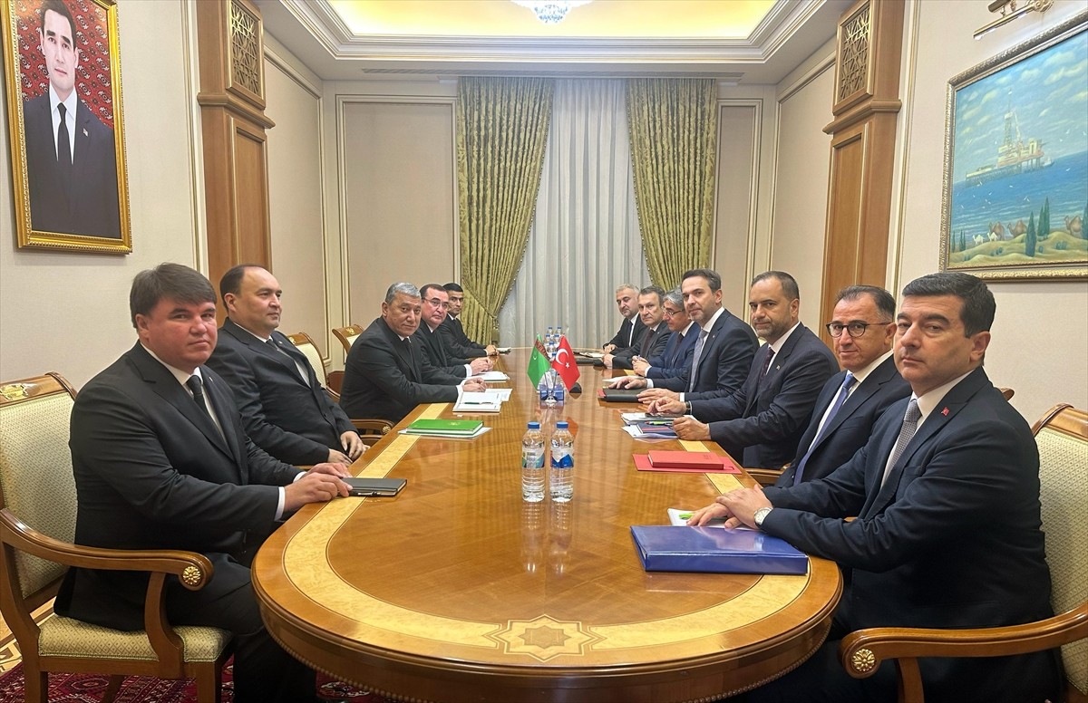 Enerji ve Tabii Kaynaklar Bakanı Alparslan Bayraktar (sağda), 2 günlük Türkmenistan ziyareti...