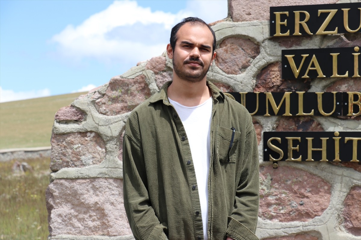 Erzurumlu hafızlar Ebubekir Kaçan ile Abdurrahman Polat, 2 bin 600 rakımdaki Dumlubaba...